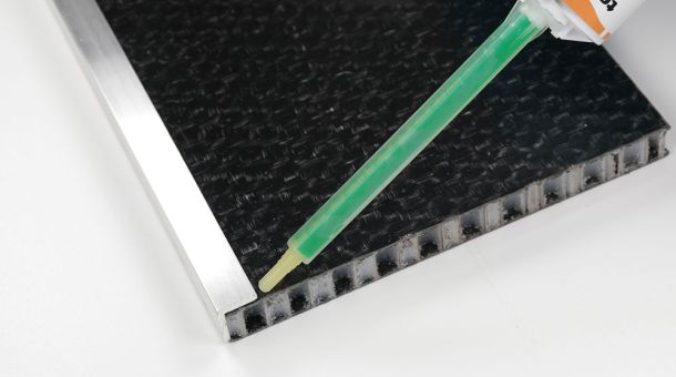 Metall mit Kunststoff kleben